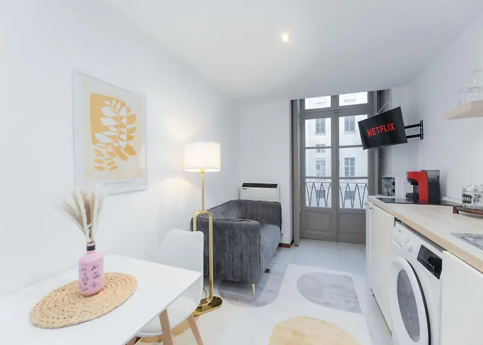 Loft Alfieri Centro, Via Roma 100m *